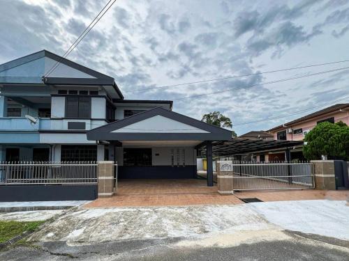 Destiny Guesthouse Kuching Near Airport 4pm checkout