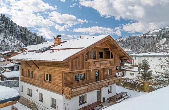 Detached chalet with sauna and sunny terrace facing south
