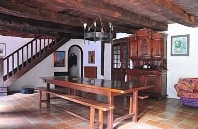 Independiente 19th Century Stone Farmhouse