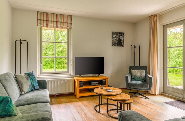 Detached 6-person villa