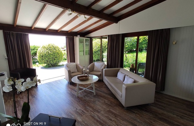 Bungalow / cabaña independiente con jardín y piscina comunitaria