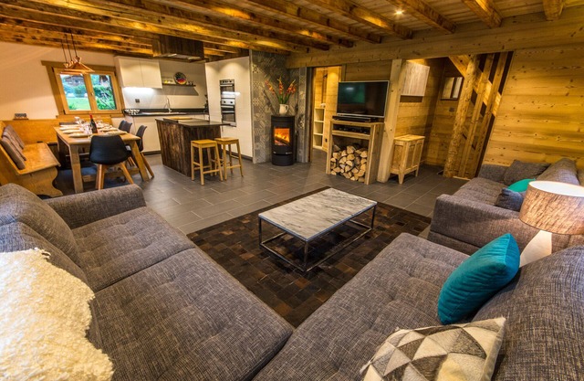 Chalet de lujo en Samoens, 4/5 dormitorios, bañera de hidromasaje, sauna, sala de juegos, WiFi, fuego