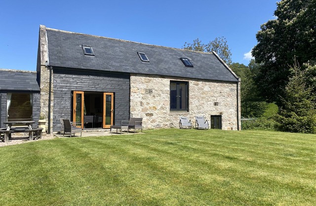 Detached cottage with a large garden in rural woodlands