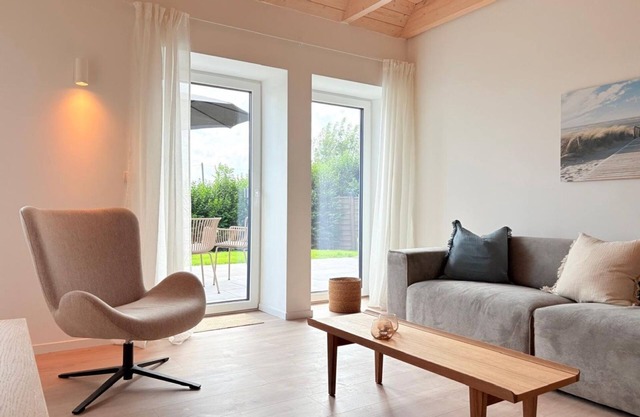 Detached, family-friendly Gulfhof farmhouse with terrace and large garden in