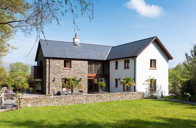 Detached four bedroom home with use of swimming pool