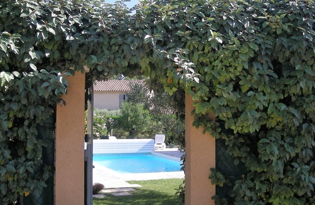 casa independiente clasificado 3 * con jardín y piscina
