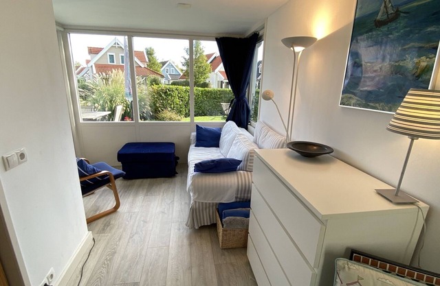 Detached holiday villa for 6 people at a vacation park in Bruinisse