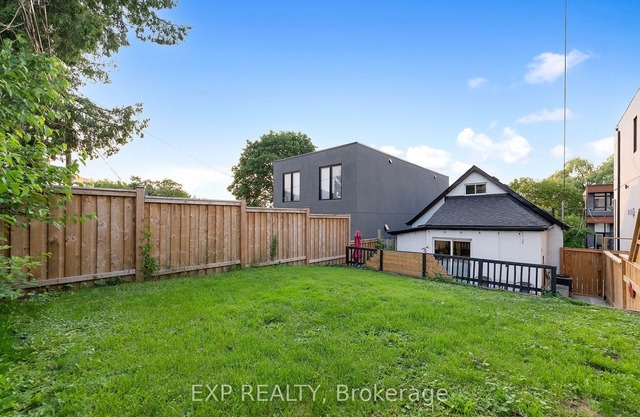 Detached Home w/ private Backyard - Midtown Toronto - Quiet Street - Accesible