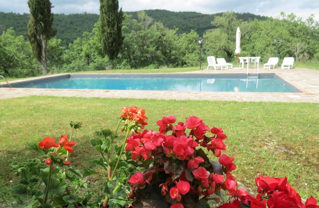 Casa unifamiliar con piscina privada 6x12m, para 2 -4 personas