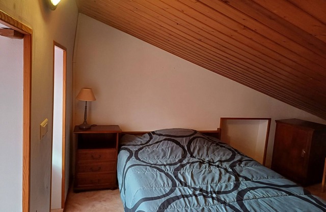Detached house 3 km from shops.2 bedrooms, pets OK +11€ LA NUIT/SPAS.