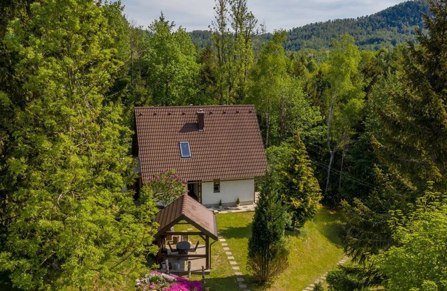 Pintoresca casa de vacaciones en Lokve con terraza
