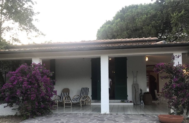 Detached house located about 2 km from the center of Procchio and 3 km from Marina di Campo