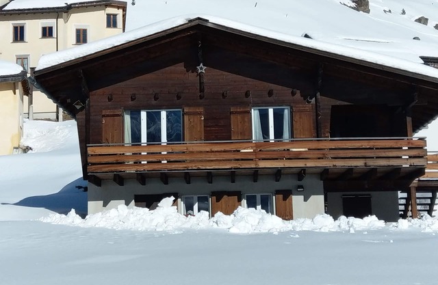Casa independiente en el río a poca distancia del pueblo y remontes