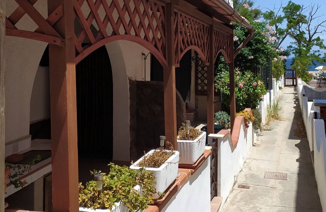 Detached house very close to the sea and a stone's throw from the city centre