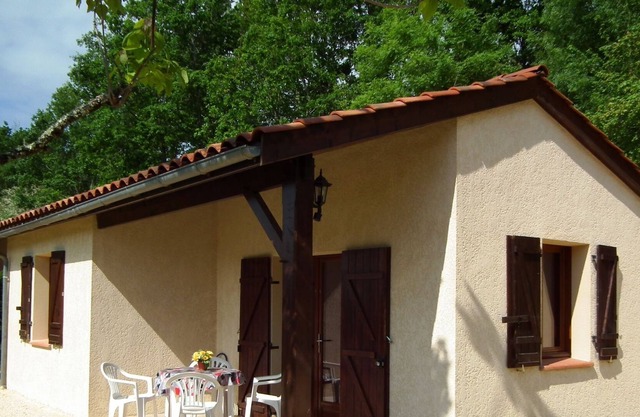 Independiente casa con una terraza en el sur de la Dordogne