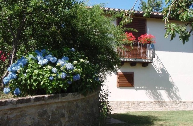 Casa unifamiliar con jardín grande