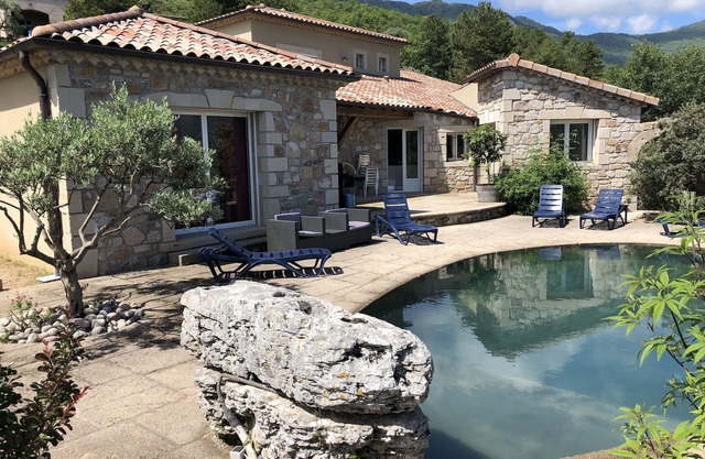 Hermosa casa unifamiliar con piscina privada en Gravieres (a 3 km de Les Vans)