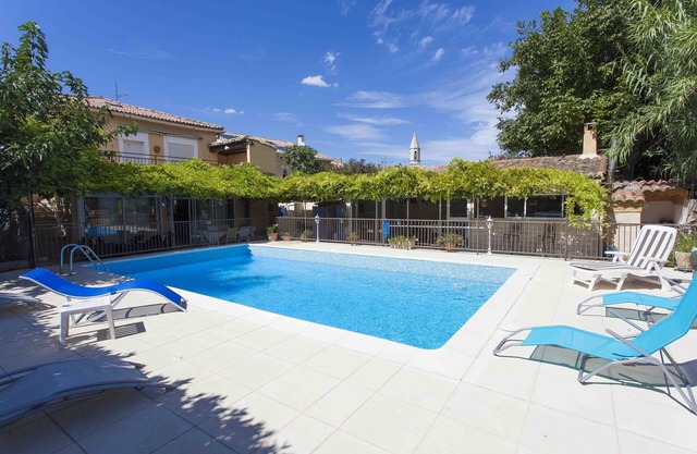 Casa unifamiliar sin vecinos, con piscina privada y totalmente SECURISEE.
