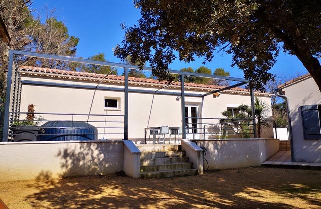 Detached house with private jacuzzi