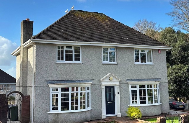 Detached house with sea view