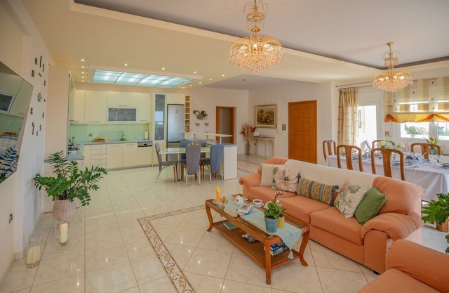 Detached housein sunny Ierapetra,five minutesfrom the sea