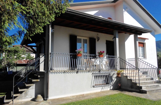 Amplio apartamento independiente en una casa adosada con jardín en Versilia