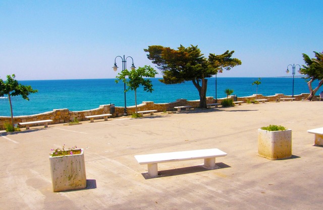 Independent villa 250m from the sea