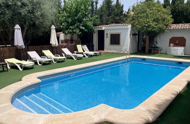 Villa aislada de lujo independiente con piscina privada. Duerme 9- cerca del mar