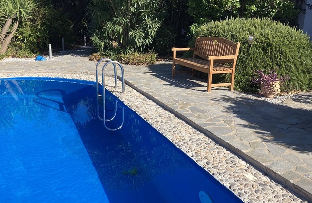 Villa tradicional independiente de 2 dormitorios con impresionantes vistas y una piscina. Desde £ 60