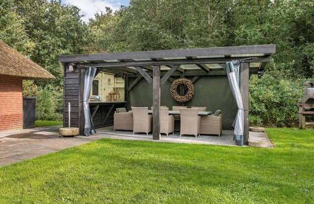 Detached villa for 6 people