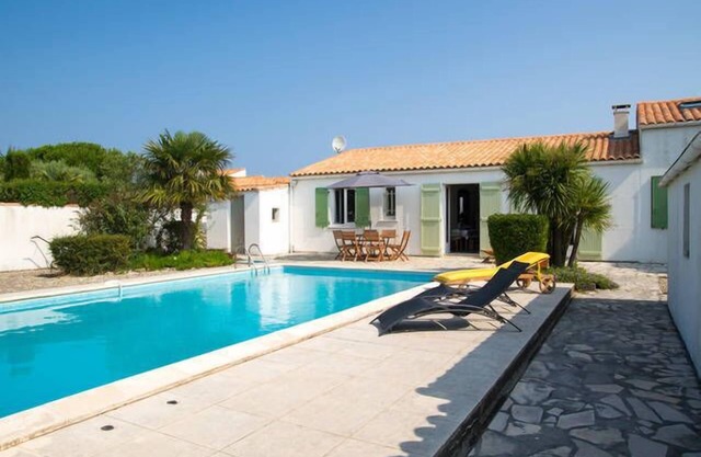 Chalet independiente con piscina en Loix