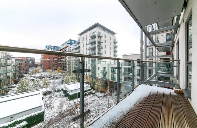 DeucesLets 2 Bed - Slivertown