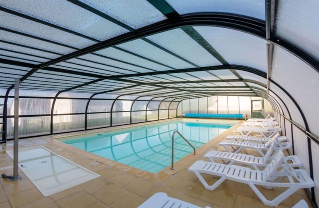 Appartement modeste proche de la Plage | Piscine intérieure chauffée