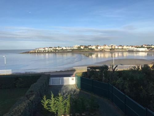Devant la mer, ROYAN plage de PONTAILLAC, 4chambres 2 à 8 personnes