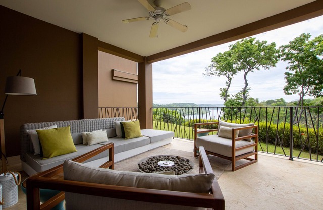 Devine Serenity - perfect combination of ocean and nature views