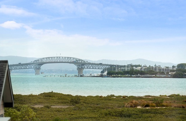 Devonport Beach Front Home w/ Netflix & Nespresso