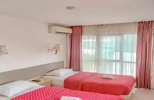 Dewarna Hotel Arifin