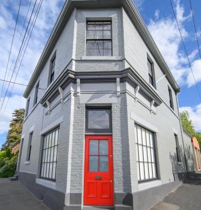 DeWitt Apartment - 3 Red Doors Battery Point
