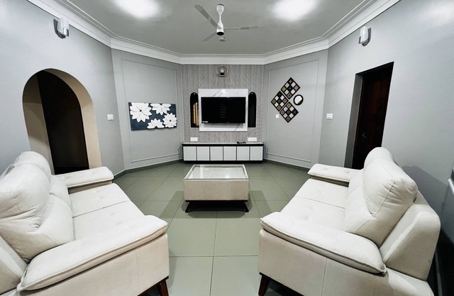 Dhwani - Cozy 2-bedroom apartment with AC, WiFi in charming Bengaluru