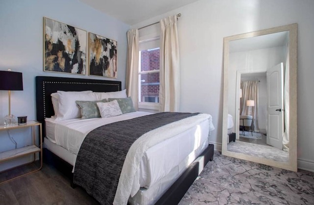Diamond Blue | Free Parking | 15 min Chicago/Ohare