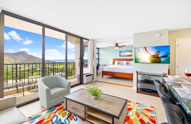 Diamond Head Dreams Beach Condo with Ocean View!
