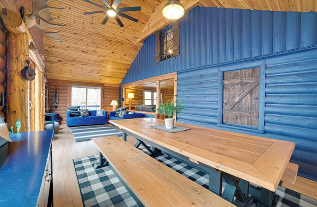 Diamond Lake Waterfront Cabin w/ Deck + Dock!