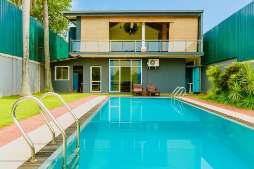 Diamond Pool House