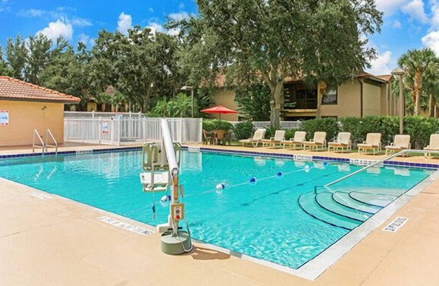 Diamond Resorts Alhambra at Poinciana - 2 Bedroom Lockoff