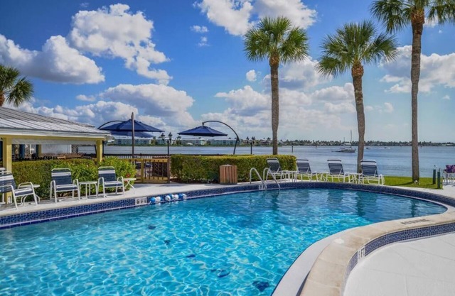 Diamond Resorts Charter Club Resort of Naples Bay - 2 Bedroom