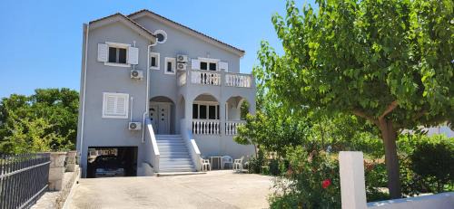 Diamond villa