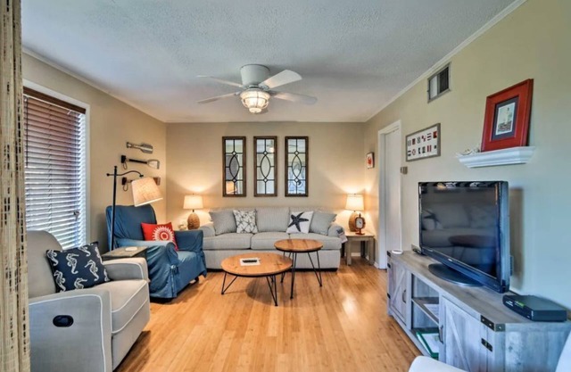 Diamondhead 1st Floor Condo w/Priv. Balcony Community Pool