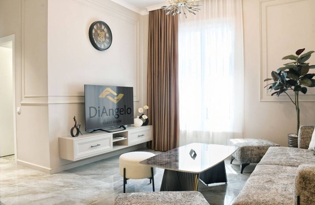 Grand Hills|Sweet Escape