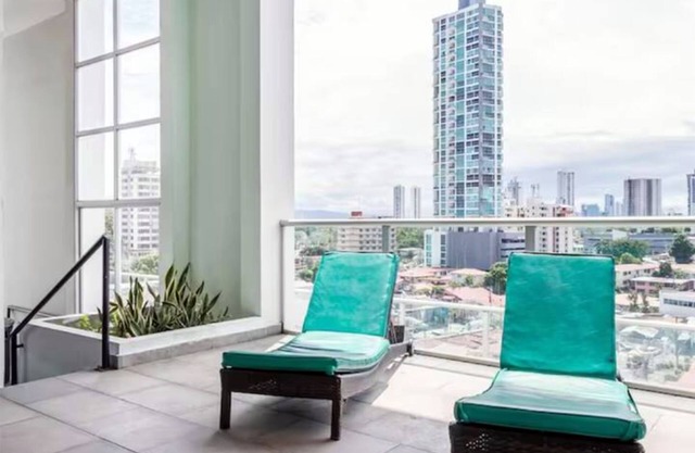 Diaphanous Urban Apartment
