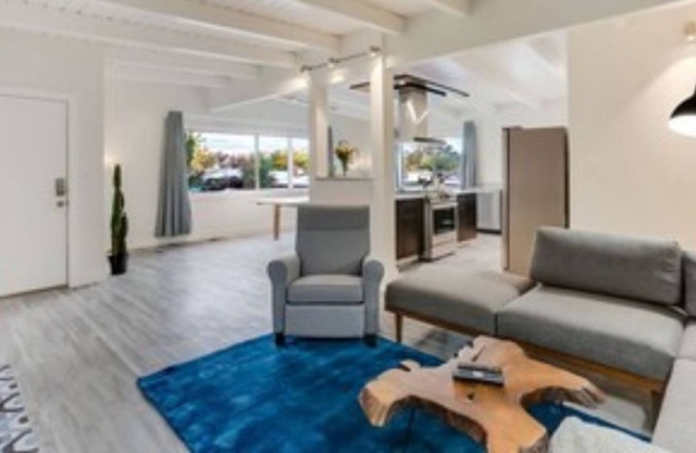 Diego's Delight!! 3 King suites all with their own master baths plus a 1/2 bath